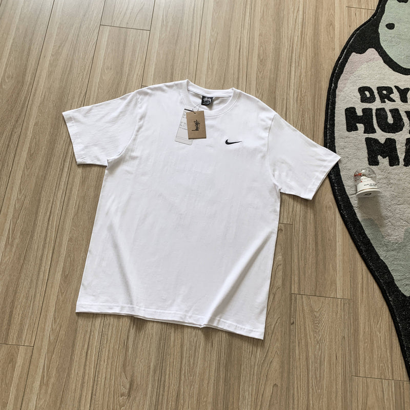 Camiseta Nike x Stussy "The Wide World Tribe"