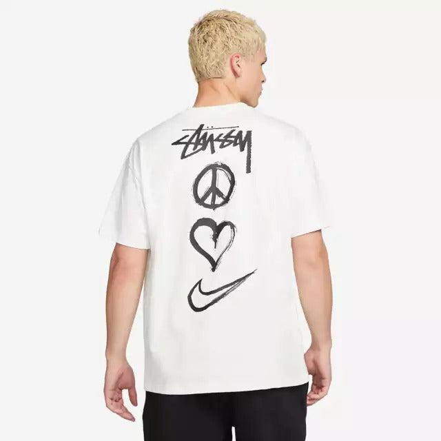 Camiseta Nike x Stussy - Peace, Love and Swoosh